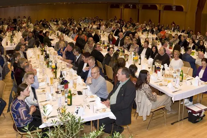Hunderte Mitglieder aus der Region folgten der Einladung zur Ehrung am 27. Februar ins Kulturhaus Knittelfeld, wo sie einen informativen, kulinarischen und mit einer Bühnenshow angereicherten Abend erlebten.