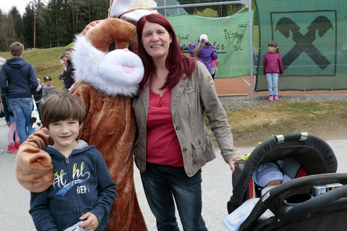 Klicken Sie sich durch die Fotos von der Ostereiersuche in Stallhofen!