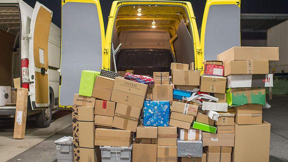 Im Dezember verdoppelt sich die Zahl der versendeten Pakete bei der Post. 