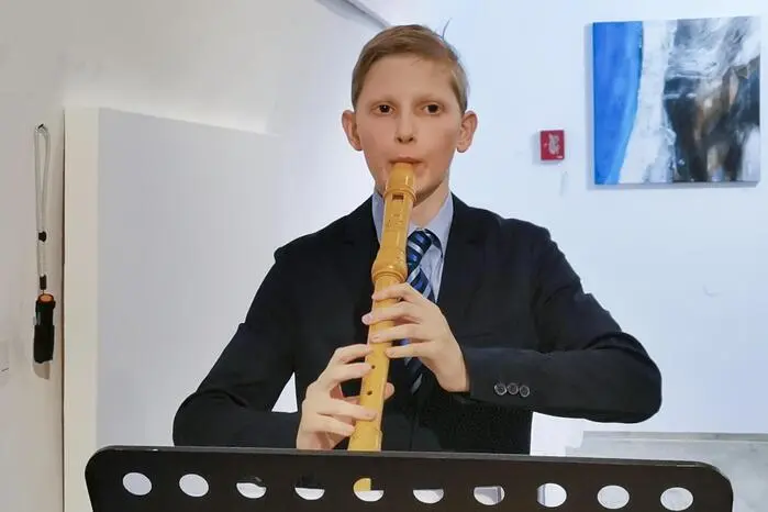 Für einen besonderen Akzent bei der Eröffnung sorgte die musikalische Umrahmung durch Alexander Umundum auf der Flöte.