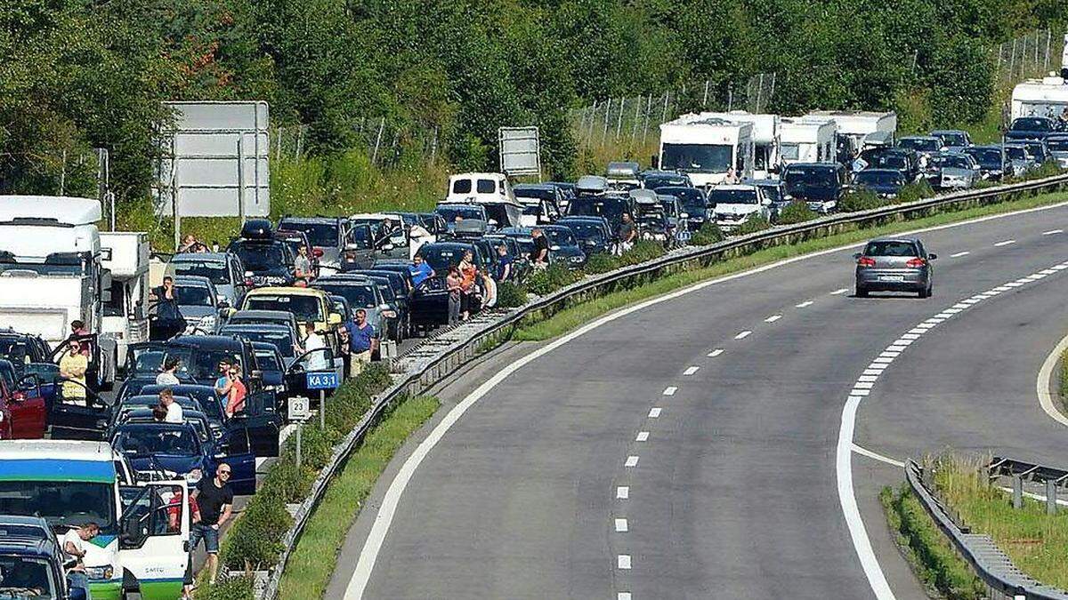 Auch auf der Karawankenautobahn wird es sich am Wochenende wieder stauen (Archivbild)