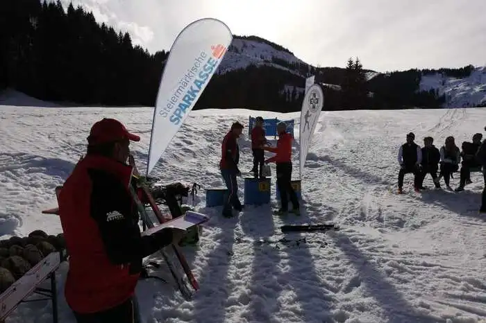 Schnellster auf der roten Strecke wurde Bernd Heigl aus Palfau. In nur 0:53:48,4 erreichte er das Ziel. Zweiter wurde Michael Fürstaller aus Trofaiach in einer Zeit von 0:54:02,1. Den dritten Platz belegte Christoph Brunthaler aus Altenmarkt mit einer Zeit von 0:56:34,1. Einzige Dame auf der Strecke Rot, Manuela Endler aus Eisenerz in einer Zeit 1:32:20,3