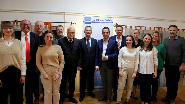 Zahlreiche Ehrengäste besuchten das Konzert, darunter der slowenische Generalkonsul. 