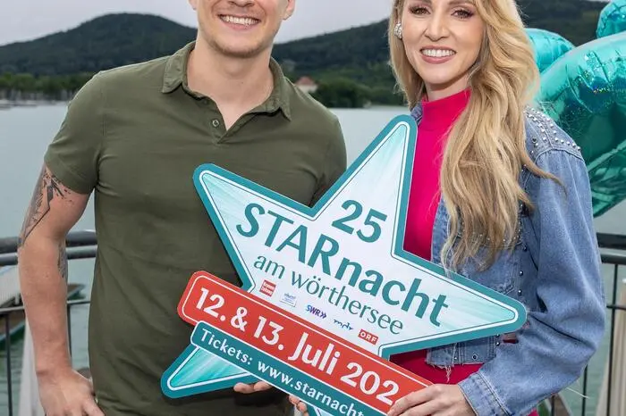 Ein Monat davor trafen sich Prominente aus allen Bereichen, um das Jubiläum vorzufeiern.