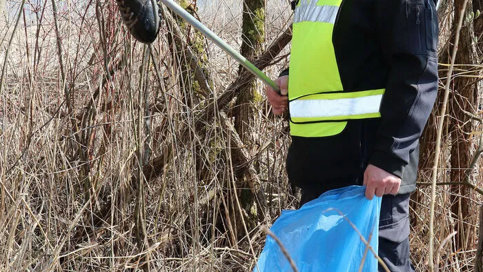 Der Einsatzleiter der Bergwacht Feldkirchen Siegfried Köstenberger fand sogar einen Schuh im Ossiacher See!