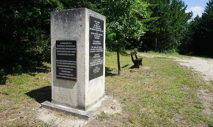 Ein Gedenkstein erinnert heute an die Stellein einer Waldlichtung bei Sopron, wo vor 30 Jahren der Zaun durchgeschnitten wurde