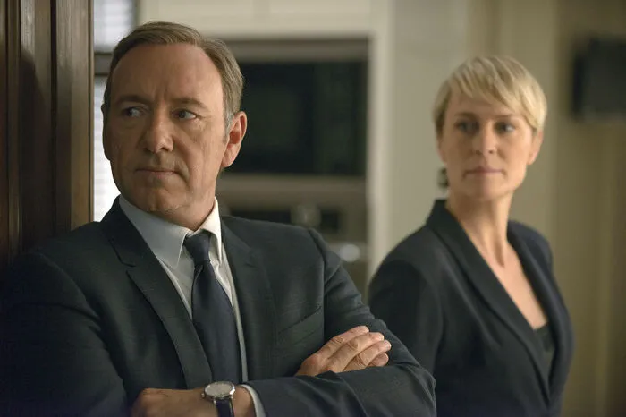 Spacey schaffte wie kaum jemand anderer den Sprung vom Kino in die Streaming-Welt: Als "Frank Underwood" wurde er in "House of Cards" (im Bild mit Robin Wright) zum Archetyp eines strategisch und skrupellos agierenden Politikers.