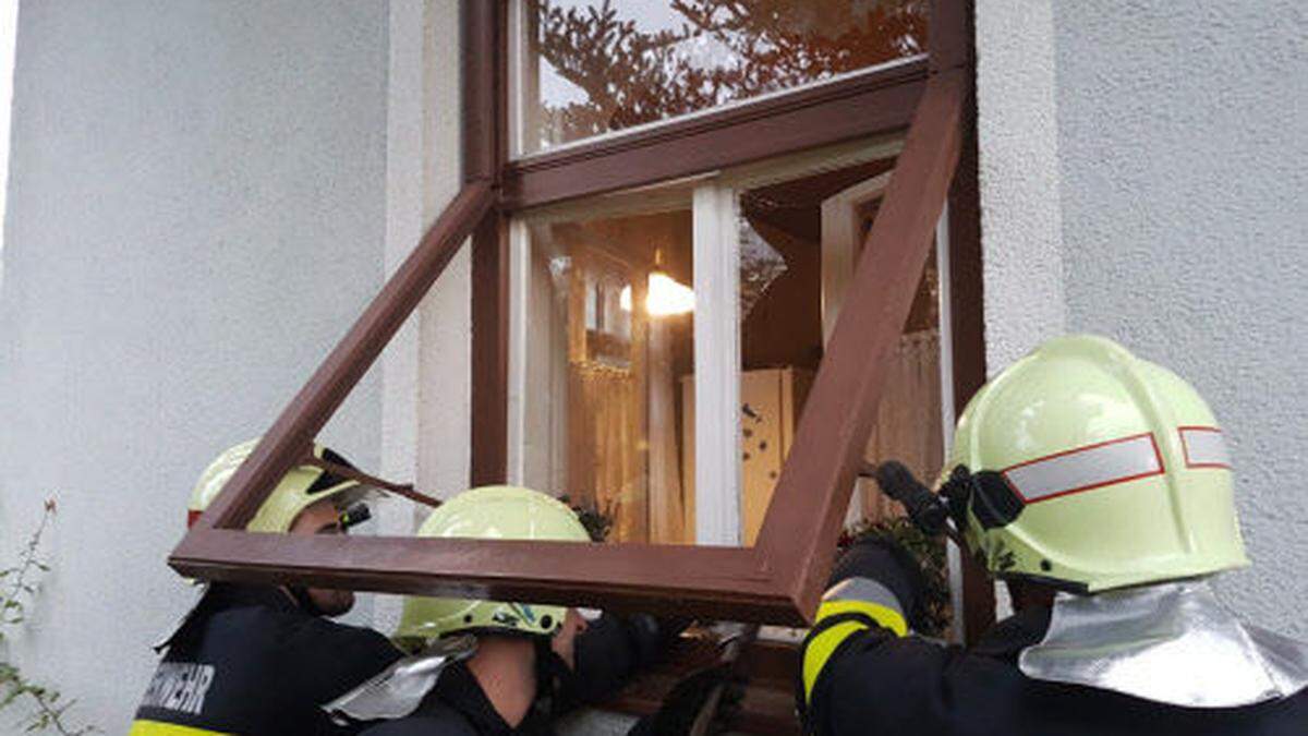 Die Feuerwehr Voitsberg musste über das Küchenfenster einsteigen