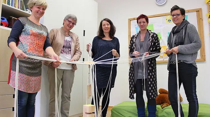 Elisabeth Zangrando (Rainbows Steiermark), Elisabeth Maderbacher (Haus des Lebens), Ursula Molitschnig, (Rainbows Steiermark), Andrea Kandutsch (Rainbows Voitsberg), Petra Lantos (Leiterin Eltern-Kind-Zentrum, von links)