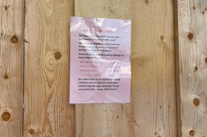 Diese Parkfläche bietet Platz für rund 50 Autos