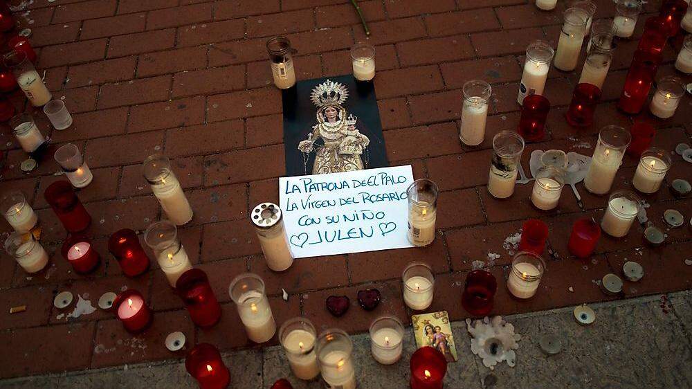 Trauer um den kleinen Julen in ganz Spanien