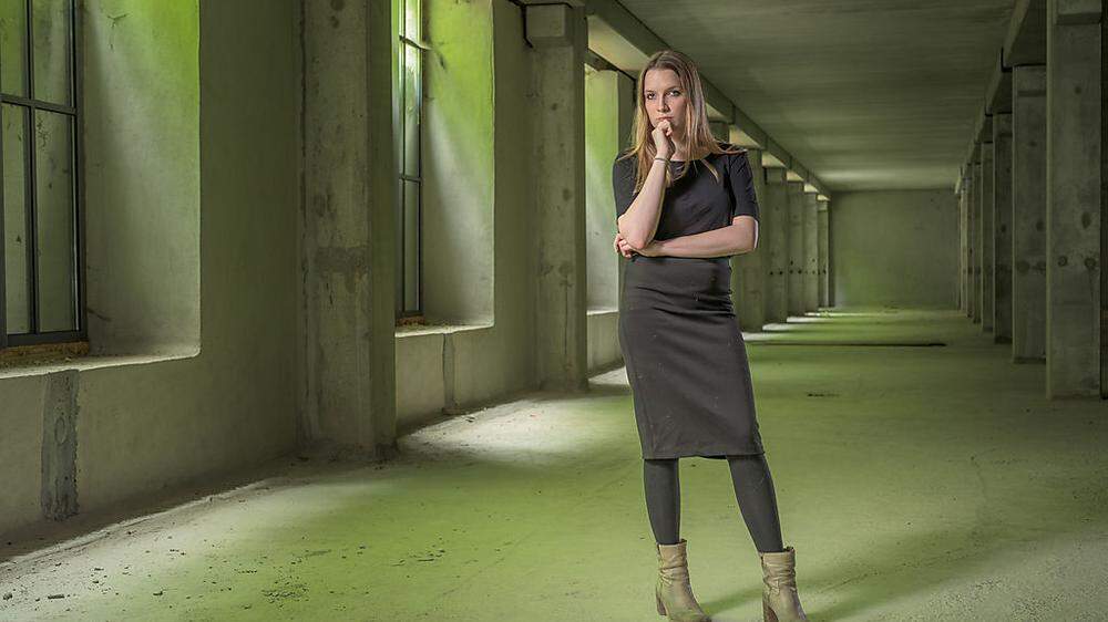 Modedesign-Absolventin Klara Finder (23) ist mit ihrer Diplomkollektion in Brüssel erfolgreich