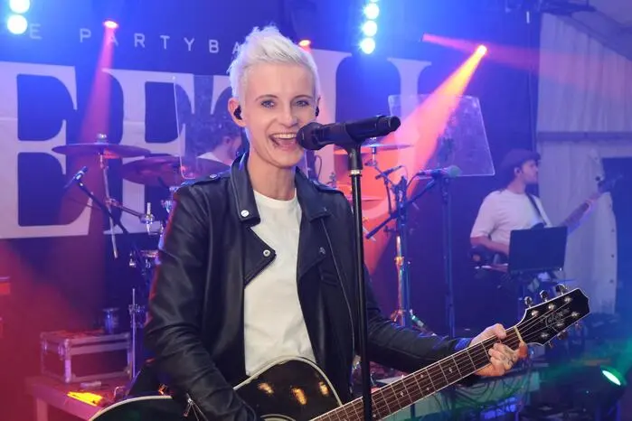 Für Stimmung sorgte die Band „MeetU“