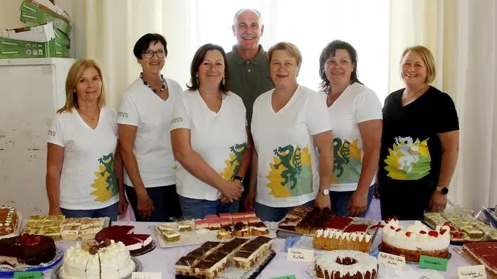 Am Samstagnachmittag lud die Steirische VP-Frauenbewegung Ortsgruppe Burgau mit Obfrau Regina Pfingstl zum Mehlspeisenbuffet in den Prunksaal des Wasserschlosses