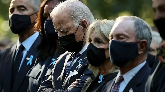 Ex-Präsident Barack Obama mit Gattin Michelle Obama, Präsident Joe Biden, First Lady Jill Biden und der frühere New York City-Bürgermeister Michael Bloomberg