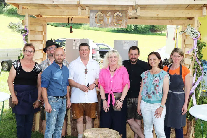 Das GfG - Gemeinsam für Guttaring-Team mit Bürgermeister Günter Kernle (Bild Mitte) konnten sich über 20 Aussteller beim 2. Guttaringer Genuss &amp; Handwerksmarkt freuen!