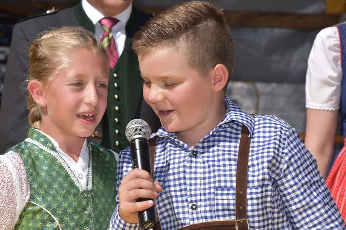 Klein und Groß freuten sich, dass nach zwei Jahren "Coronapause" wieder zum traditionellen Kirta geladen werden konnte.