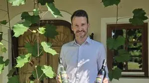 Winzer Reinhard Wurzinger holte sich mit seinem Welschriesling und dem „Herzblut Zweigelt“ jeweils einen Landessieg