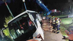 Die Feuerwehren Schamberg, Frauental und Deutschlandsberg mussten nach dem Unfall des Reisebusses ausrücken