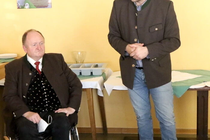 „Es ist wichtig, dass das Wirtshaus im Ort weiterhin bestehen bleibt. Mit dem „Wurzerhof“ haben wir einen tollen Betreiber gefunden“, sagte Bürgermeister Bernd Krassnig (rechts) anlässlich der Eröffnungsfeier. 