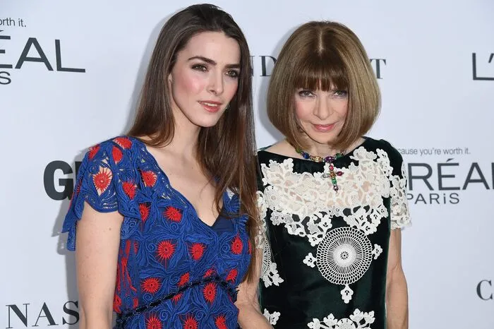 Anna Wintour, Chefin der US-Ausgabe von "Vogue", kam gemeinsam mit ihrer Tochter Anna Wintour zur Veranstaltung. Im Zentrum sollen zwar die Leistungen der Frauen stehen, aber natürlich wird auch über Kleiderwahl und Gästeliste berichtet.