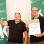 Die strahlenden Sieger: Günter (l.) und Robert Peer (r.) aus Leitring