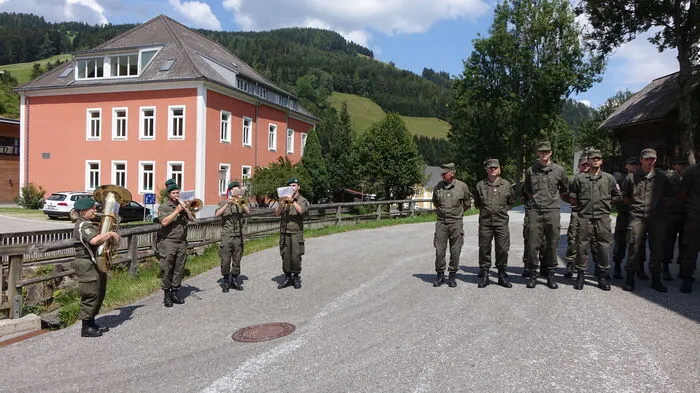 Begleitet wird der Abschied der Villacher Pioniere von einem Quartett der Militärmusik Steiermark.