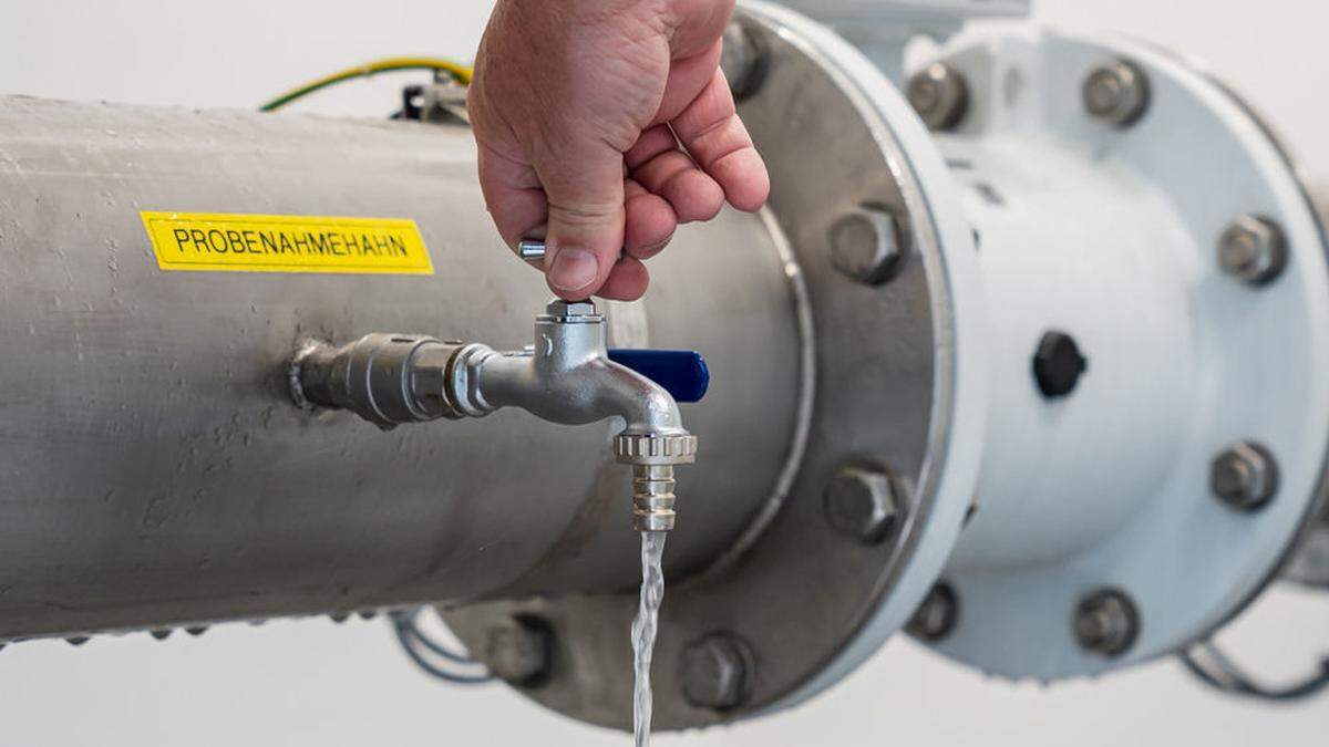 Bis bestes Trinkwasser aus den Klagenfurter Wasserhähnen fließt, leisten die Mitarbeiter der Stadtwerke Klagenfurt im Hintergrund viel Arbeit