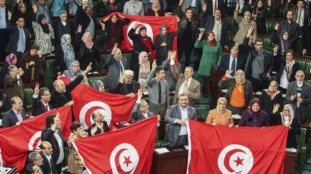 Als die neue tunesische Verfassung verabschiedet wurde, jubelte das Land: Gestern wurde das "Quartett für den nationalen Dialog" mit dem Friedensnobelpreis ausgezeichnet.
