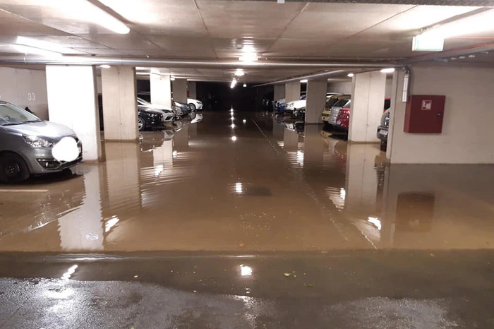 Garagen standen unter Wasser