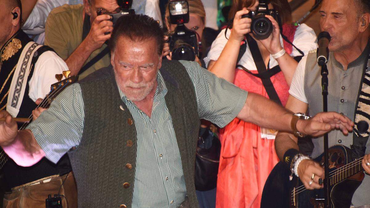 Arnold Schwarzenegger dirigierte auf der Festzelt-Bühne 