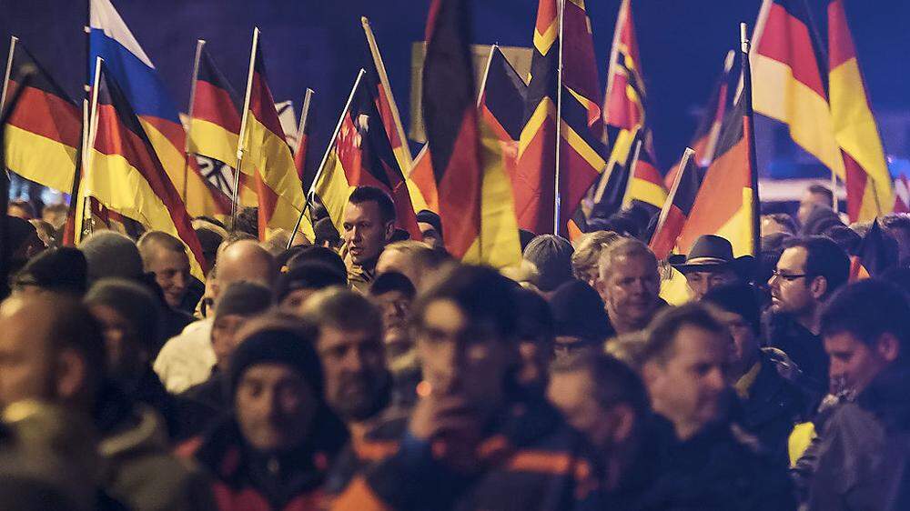Demo der AfD gegen die Flüchtlingspolitik von Angela Merkel