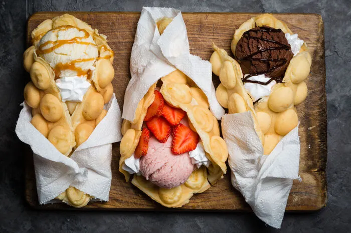 Bubble waffles aus Brüssel, Belgien Brüssel ist nicht nur Reiseziel Nummer eins bei Schokofans, sondern auch bei Booking.com-Reisenden, die die angesagten Bubble-Waffeln probieren möchten. Auf dem zweiten Platz liegt Miedzyzdroje in Polen, gefolgt von Brügge in Belgien. Nahe des Stadtzentrums Miedzyzdroje liegen die Ferienwohnungen Apartmenty Horyzont Perla und damit nicht weit entfernt von den Waffel-Cafés.