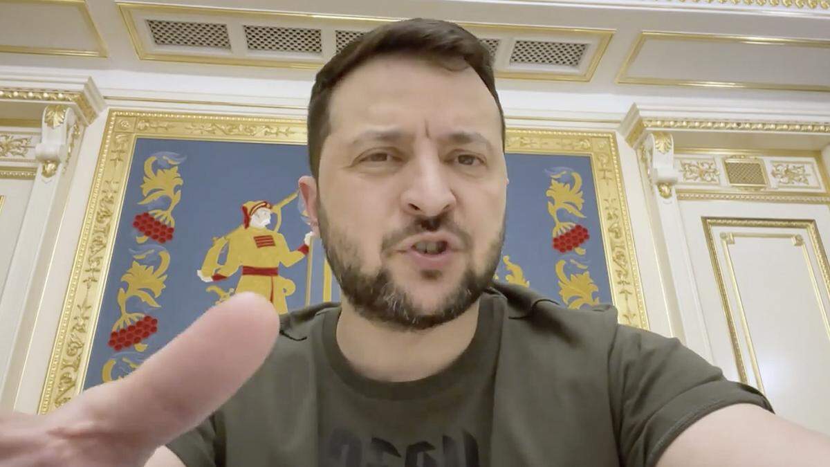 die ukrainische Führung zeigte sich siegessicher: &quot;Der Sieg wird unser sein&quot;, sagte Präsident Wolodymyr Selenskyj am Freitag in einem Video