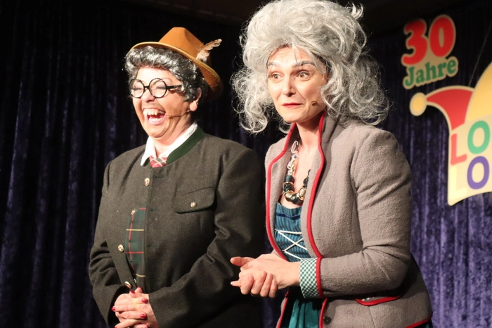 Inge und Carina Kassl überzeugten nicht nur in ihrer Rolle als Müllmänner, sondern auch in „Jubiläumsbesuch“.