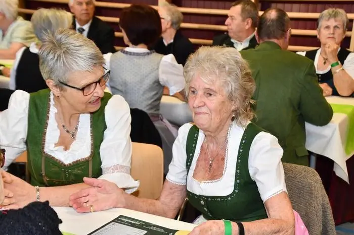 Viel Unterhaltung wurde geboten, die Gäste genossen die gesellige Veranstaltung.