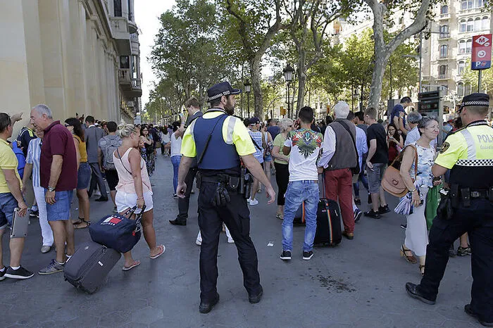 Die Rambla ist eine belebte Einkaufsstraße und Touristenattraktion.