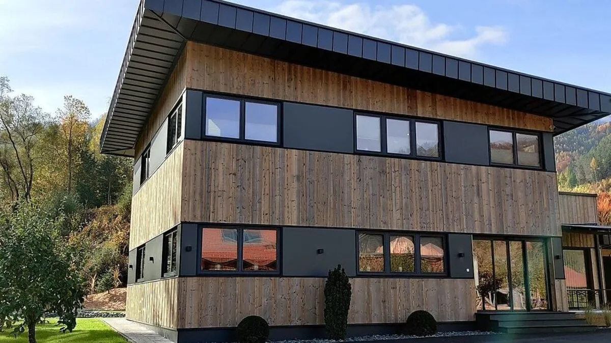 Das neue Bürogbebäude am Firmengelände in Blasnitzen