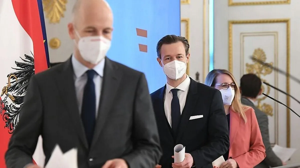 Arbeitsminister Kocher, Finanzminister Blümel und Wirtschaftsministerin Schramböck geben Auskunft