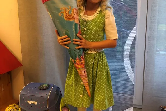 Julia freut sich auf die Schule. Sie besucht die 1a Klasse in Gröbming. Hier können Sie Ihr Foto hochladen.