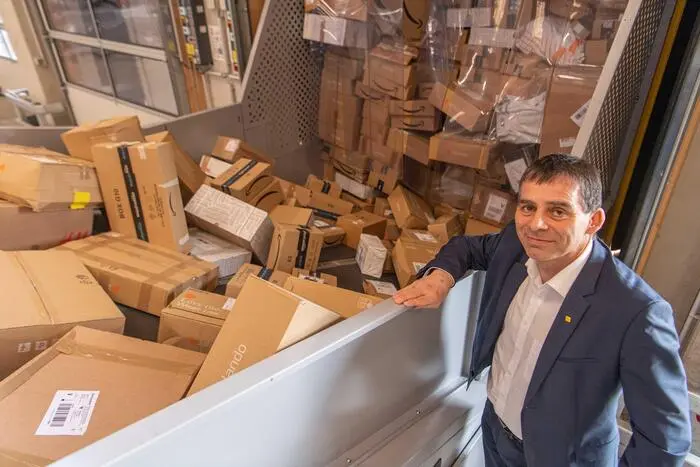 Post-Vorstand Peter Umundum im Logistikzentrum Kalsdorf 