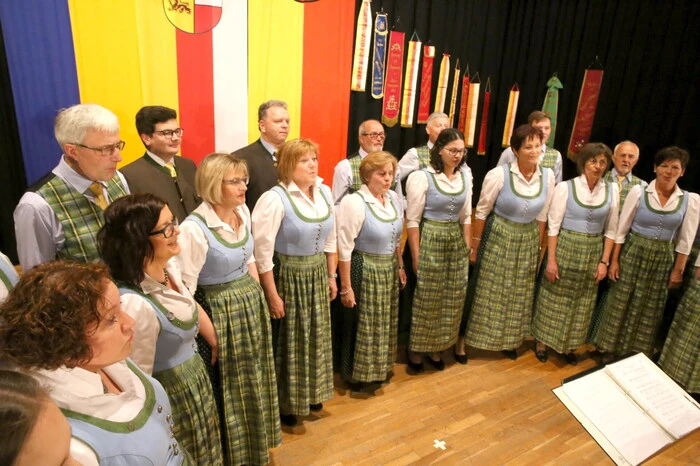 Neben dem Veranstalter (Obfrau Doris Hofstätter, Chorleiter Jakob Feichter) ... 
