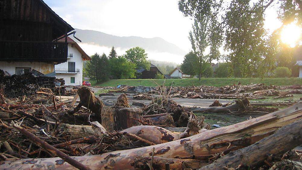 Lichtblicke am Tag nach der Katastrophe in Vorderberg 2003