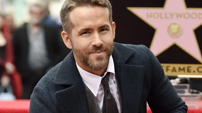 Schauspieler Ryan Reynolds ist nur ein Beispiel für Hollywoodstars mit unternehmerischen Händchen. Der 46-Jährige konnte gerade seine Mobilfunk-Marke „Mint Mobile“ für umgerechnet 1,28 Milliarden Euro an den T-Mobile-Konzern verkaufen.