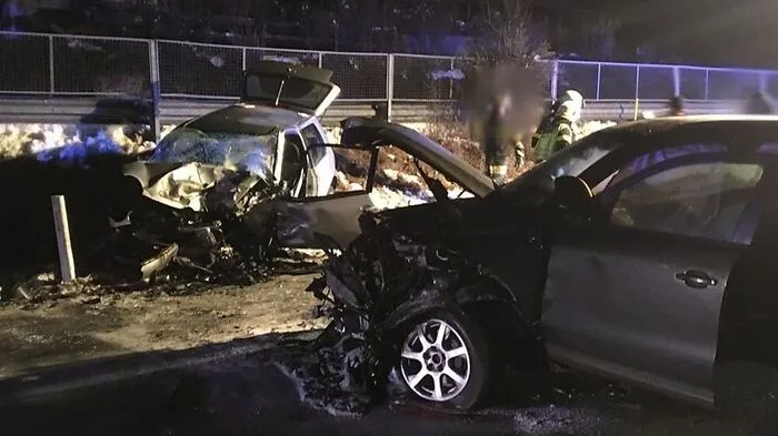 An beiden Fahrzeugen entstand Totalschaden 