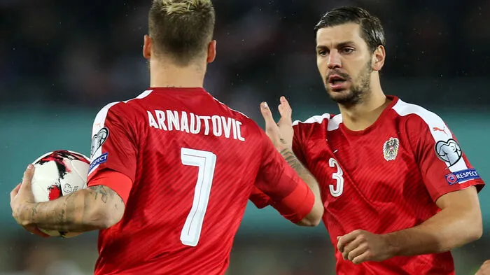 "Wenn ich könnte, dann würde ich ihm meinen Nachnamen geben, damit er richtig mein Bruder ist." Marko Arnautovic im ÖFB-EM-Trainingslager über sein Verhältnis zu seinem ÖFB-Teamkollegen Aleksandar Dragovic.