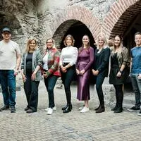 Lukas Klauber (Juwelier), Saskia Kocher (Brautstyling), Waltraud Dullnigg (Brauhaus Murau), Ingrid Resch (Brautmode), Katja Hebenstreit (freie Rednerin), Sabrina Feibl (Fotografie), Christina Hollerer (Floristik), Alexander Klauber und Sonja Hauck (Musiker) sowie Andreas Siebenhofer (Fotografie) stellen unter anderem aus