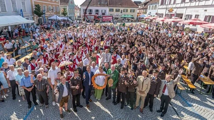 Beim großen Siegerfest in Pöllau kam es zur ersten Trophäenübergabe.