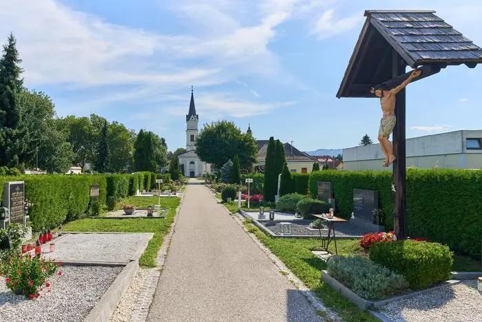 Der Friehof von St. Ruprecht ist der älteste noch bestehende Friedhof der Landeshauptstadt