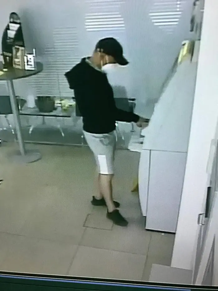 Dieser Mann steht im Verdacht, mehrmals Geld behoben zu haben